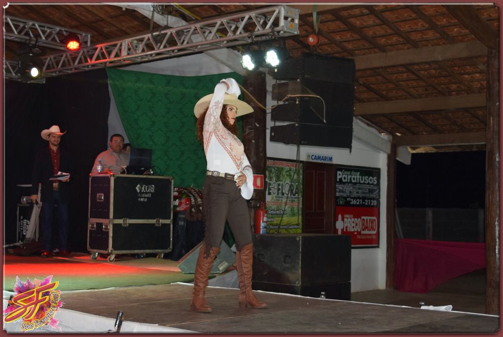 DESFILE DA RAINHA DA EXPOVALE 2019